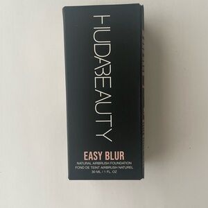 Huda Beauty Easy Blur Natural Airbrush Foundation (True Lava Cake 590R)